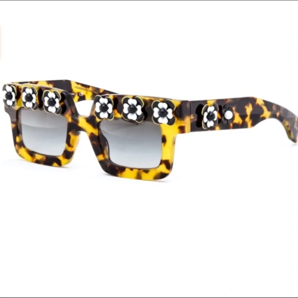 PRADA Tortoise Shell / Grey
Gradient SPR25P Flower Poeme Square LIKE NEW w case - Picture 7 of 14